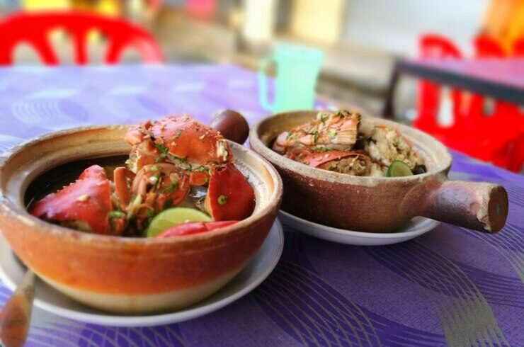primer-plano-comida-servida-cuencos-mesa_1048944-5870179